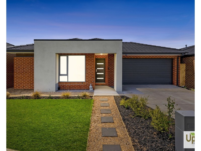 25 Growling Grass Drive, Clyde North VIC 3978