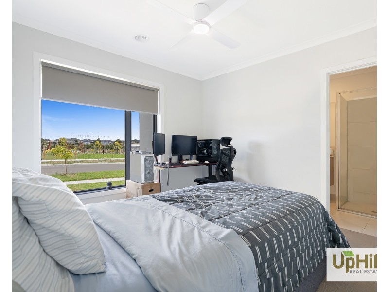 25 Growling Grass Drive, Clyde North VIC 3978