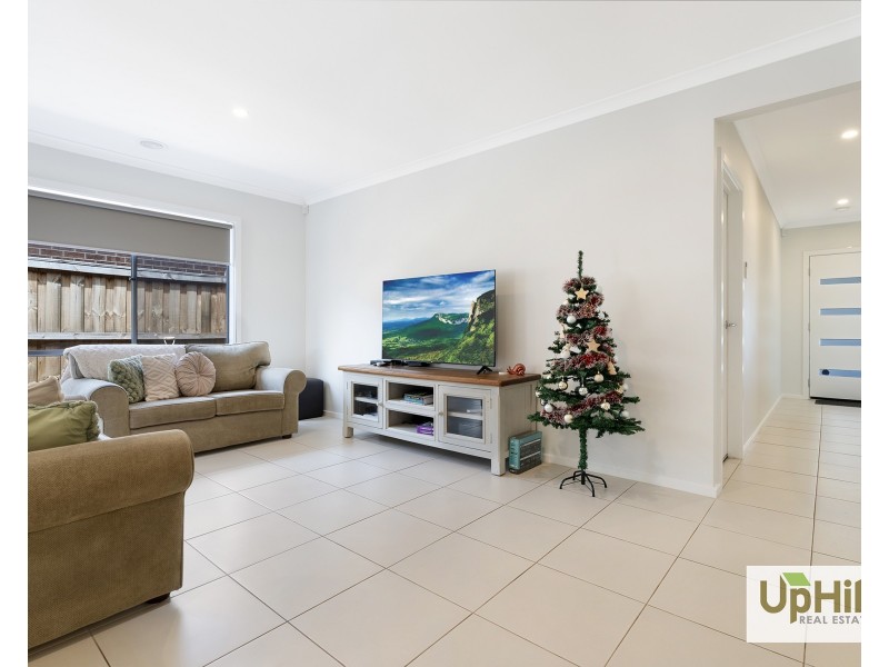 25 Growling Grass Drive, Clyde North VIC 3978