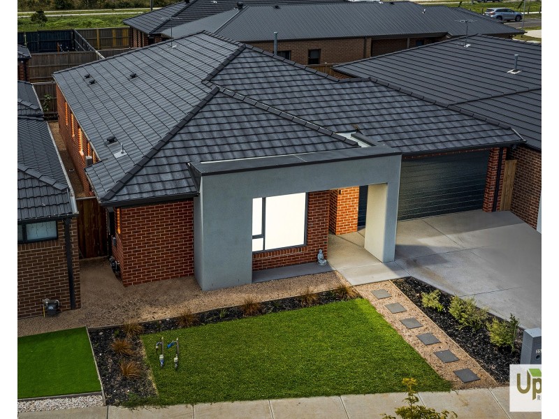 25 Growling Grass Drive, Clyde North VIC 3978