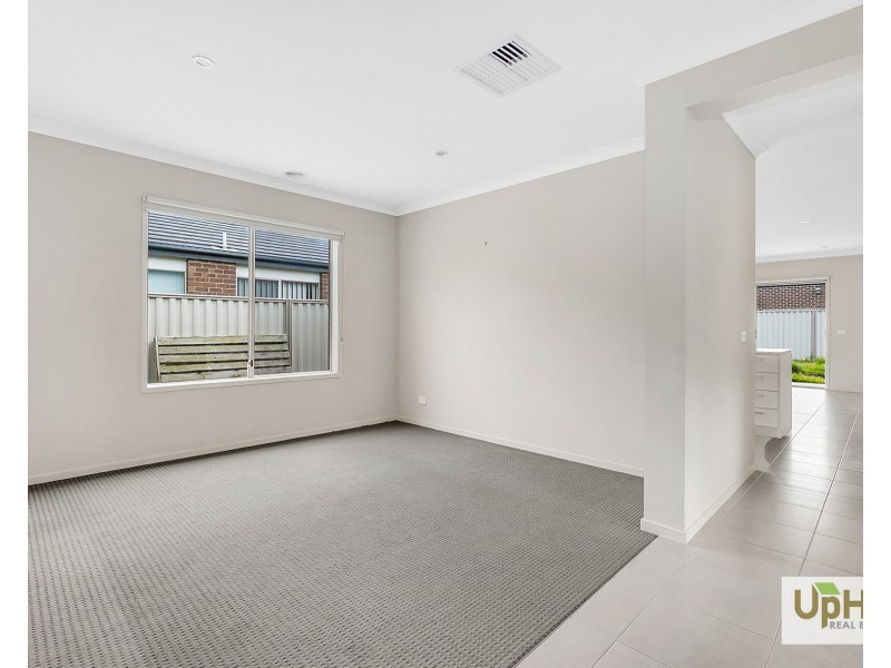 14 Victory Drive, Pakenham VIC 3810