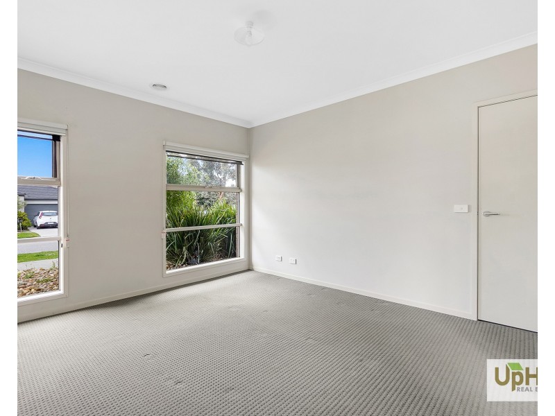 14 Victory Drive, Pakenham VIC 3810