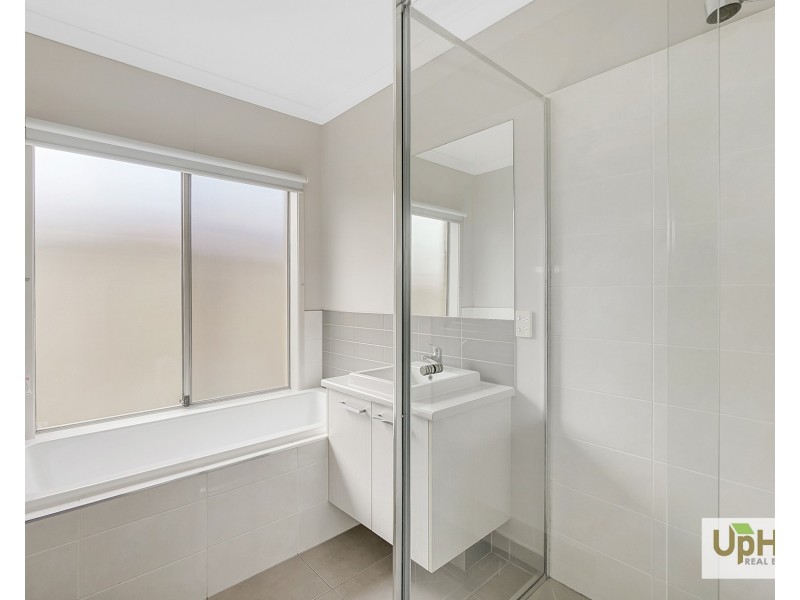 14 Victory Drive, Pakenham VIC 3810