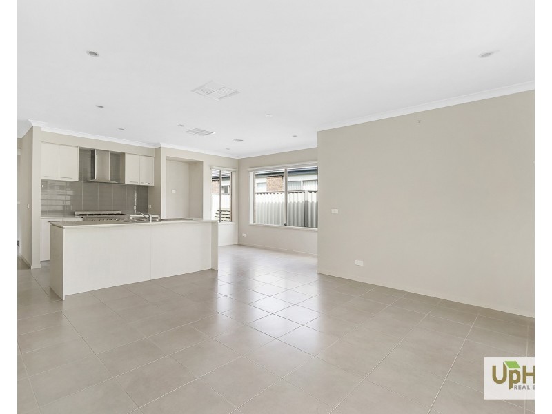 14 Victory Drive, Pakenham VIC 3810