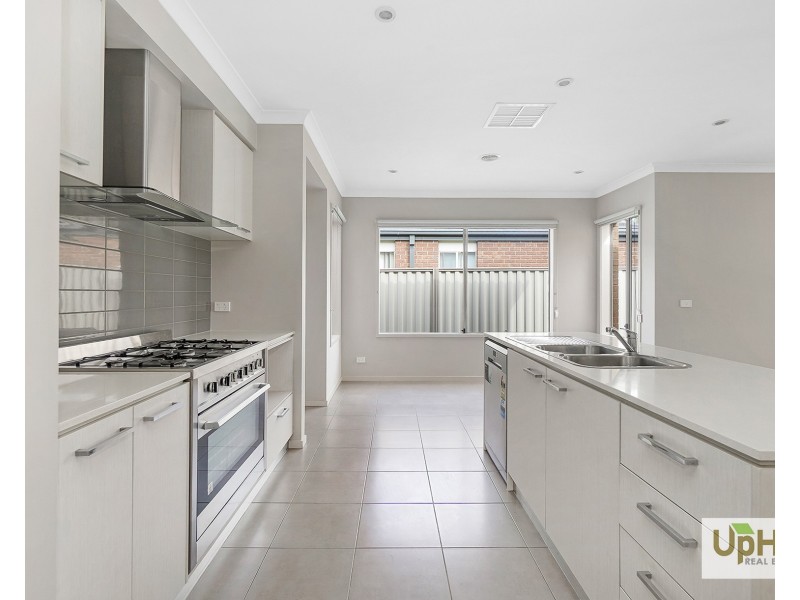 14 Victory Drive, Pakenham VIC 3810