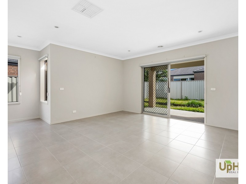 14 Victory Drive, Pakenham VIC 3810