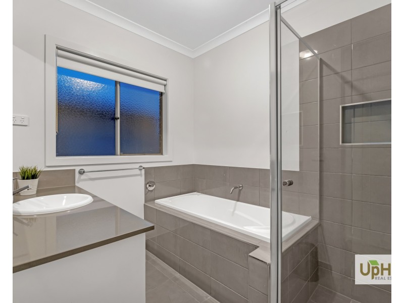 60 Clydevale Avenue, Clyde North VIC 3978