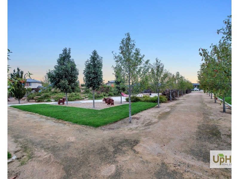 60 Clydevale Avenue, Clyde North VIC 3978