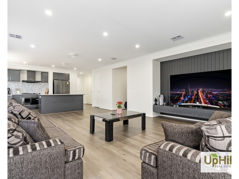 24 Spindle Street, Clyde North VIC 3978