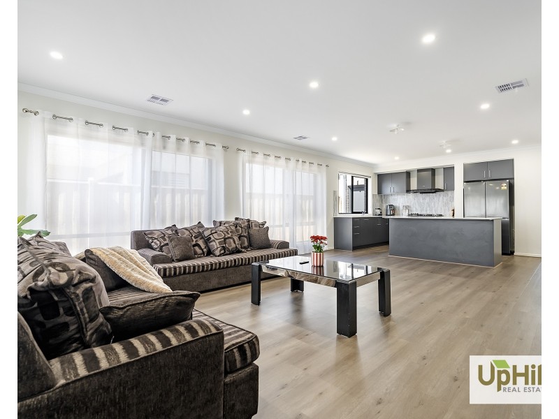 24 Spindle Street, Clyde North VIC 3978