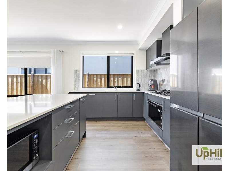 24 Spindle Street, Clyde North VIC 3978