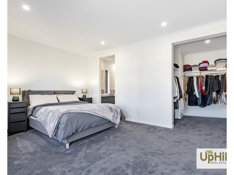 24 Spindle Street, Clyde North VIC 3978