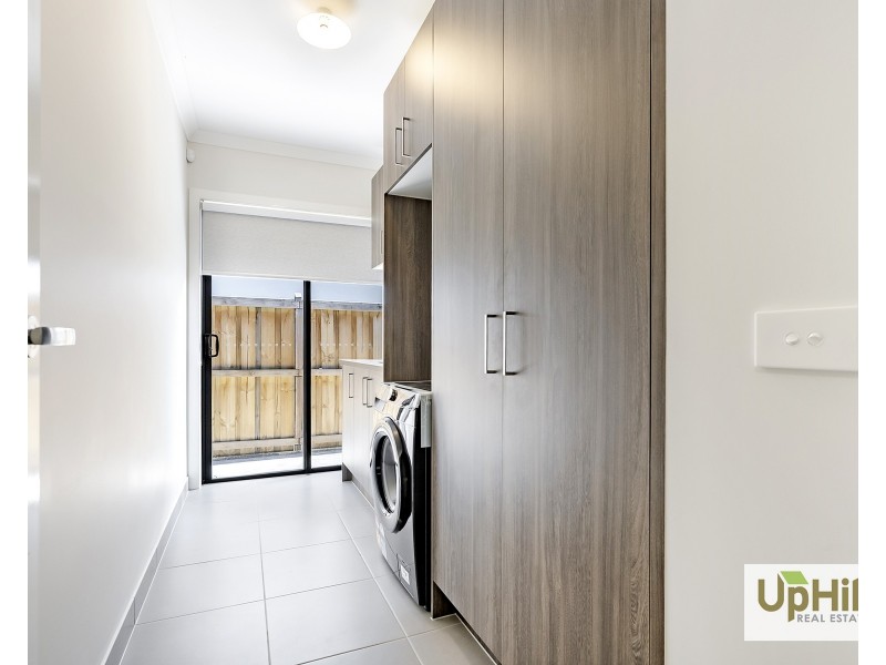 24 Spindle Street, Clyde North VIC 3978