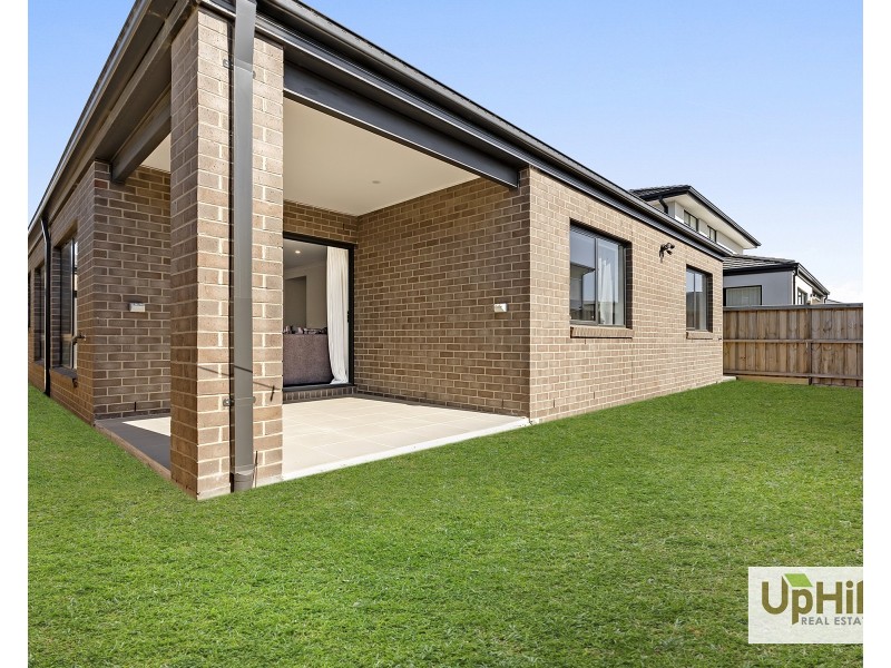 24 Spindle Street, Clyde North VIC 3978