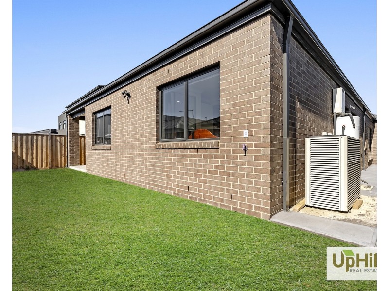 24 Spindle Street, Clyde North VIC 3978