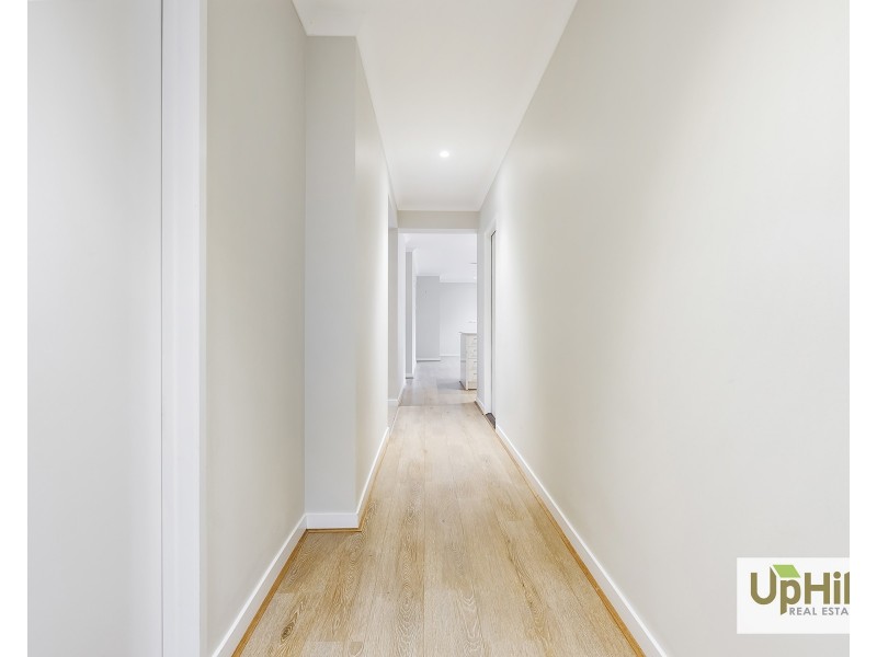 4 Savage Way, Clyde North VIC 3978