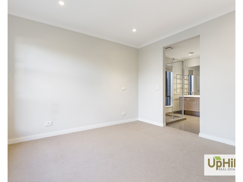 4 Savage Way, Clyde North VIC 3978