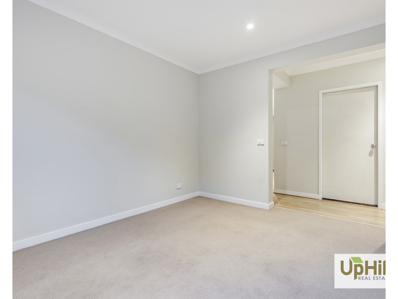 4 Savage Way, Clyde North VIC 3978