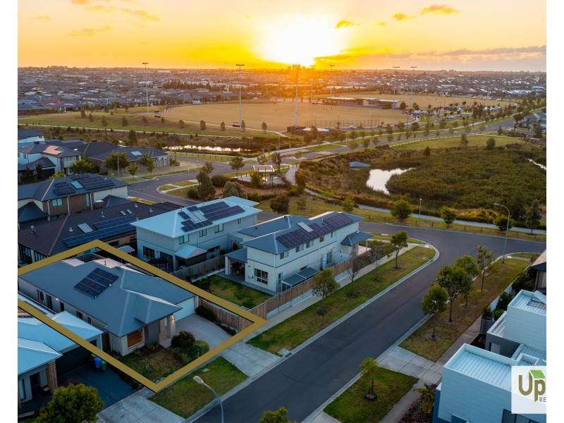 4 Savage Way, Clyde North VIC 3978