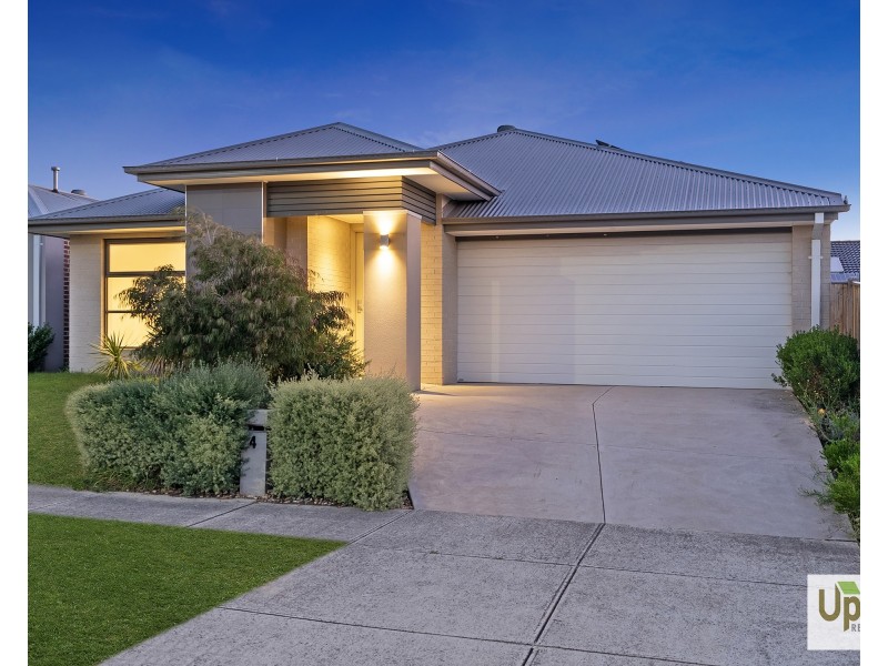 4 Savage Way, Clyde North VIC 3978