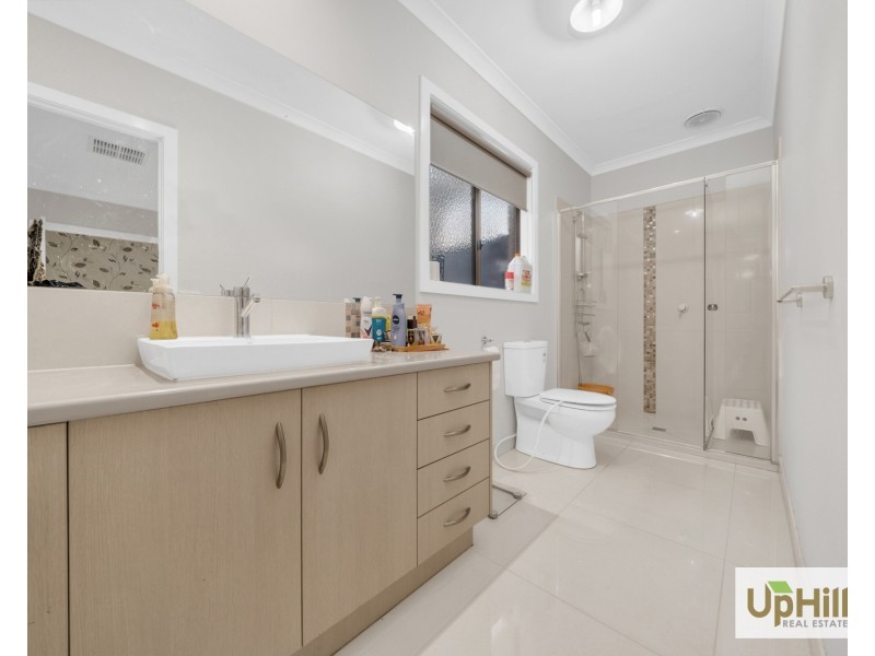 83 Selandra Boulevard, Clyde North VIC 3978