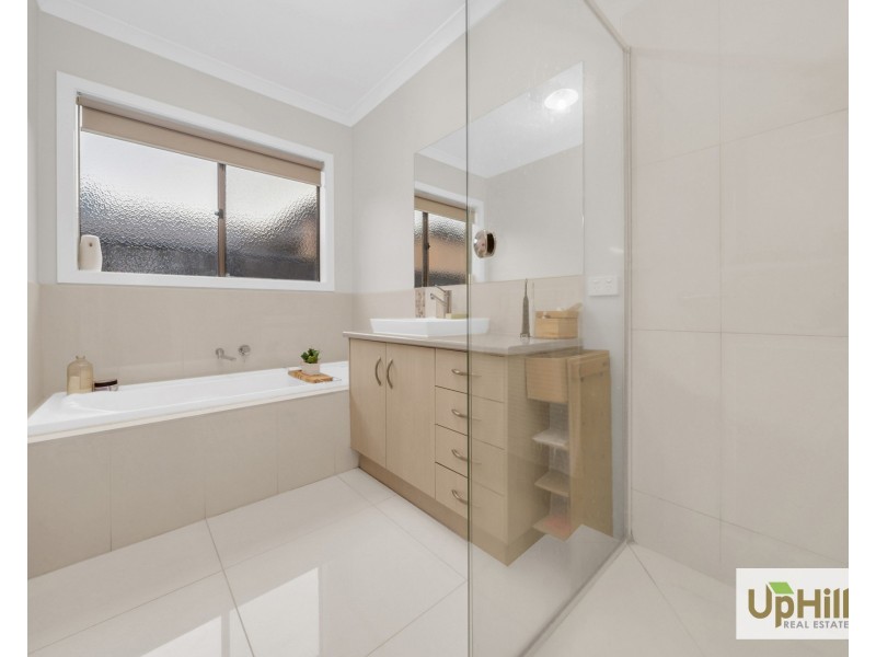 83 Selandra Boulevard, Clyde North VIC 3978