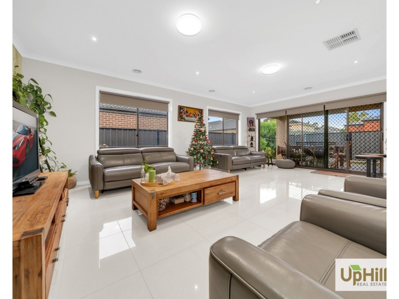 83 Selandra Boulevard, Clyde North VIC 3978