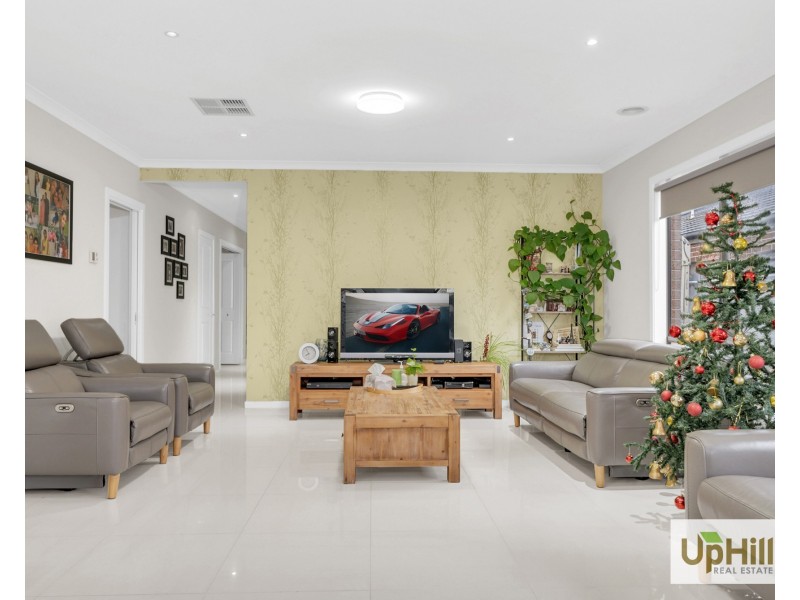 83 Selandra Boulevard, Clyde North VIC 3978