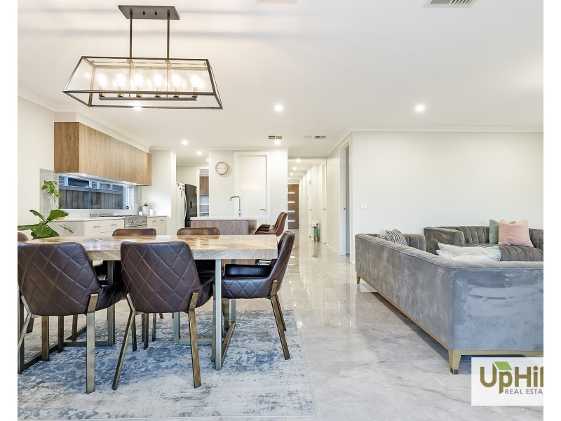 12 Outfield Road, Clyde VIC 3978