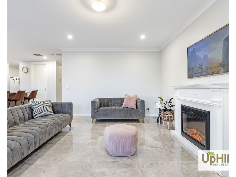 12 Outfield Road, Clyde VIC 3978