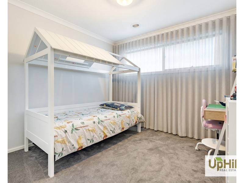 12 Outfield Road, Clyde VIC 3978