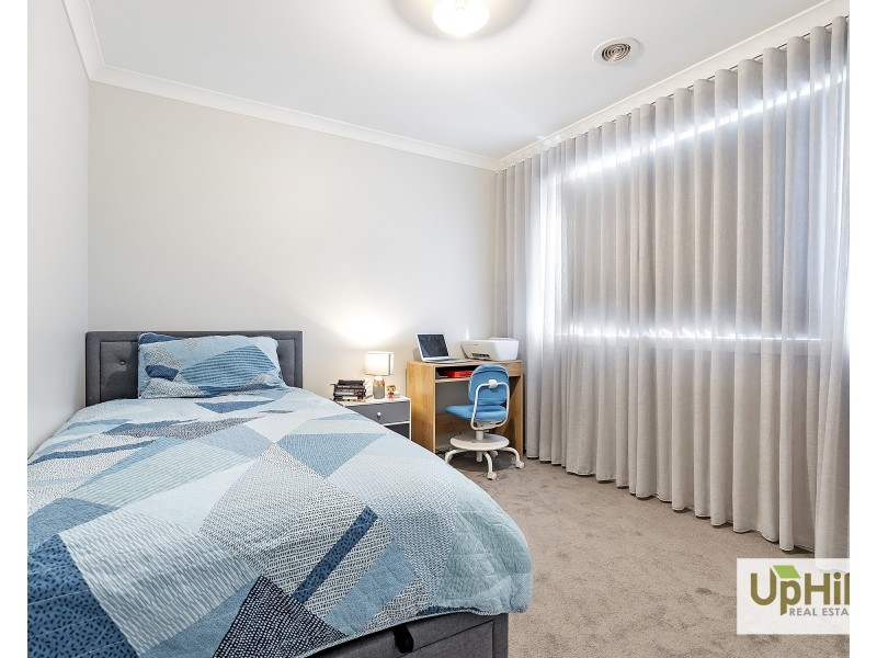 12 Outfield Road, Clyde VIC 3978