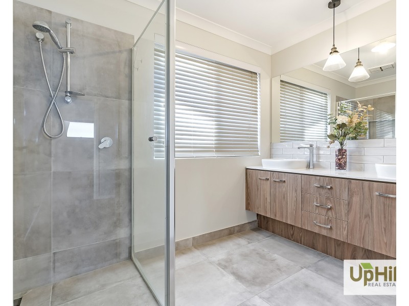 12 Outfield Road, Clyde VIC 3978