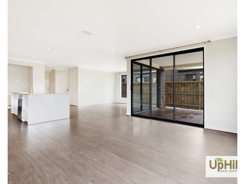 26 Serengeti Street, Clyde North VIC 3978