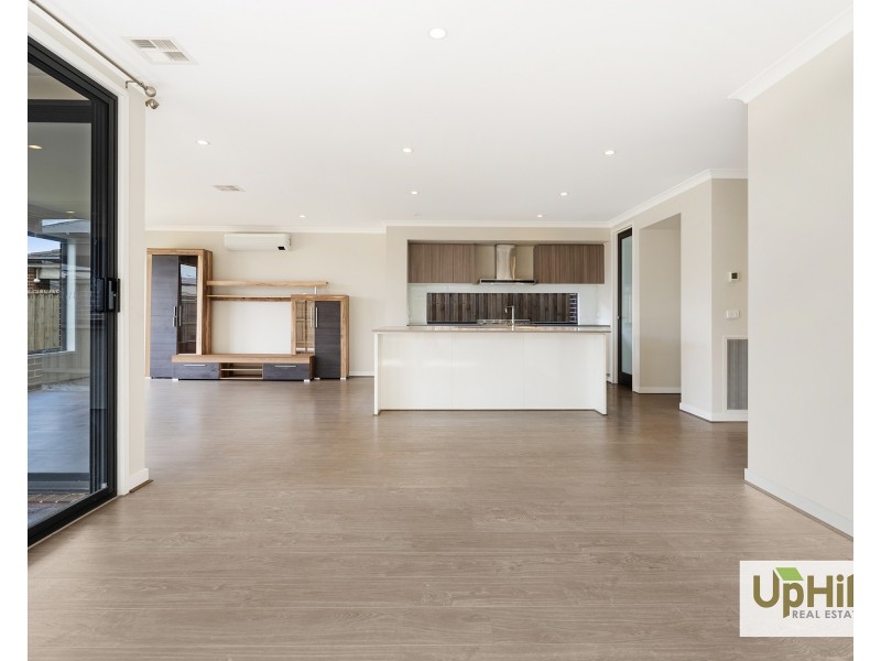 26 Serengeti Street, Clyde North VIC 3978