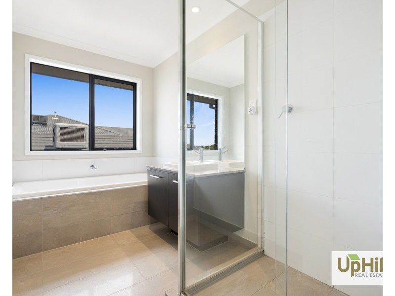 26 Serengeti Street, Clyde North VIC 3978