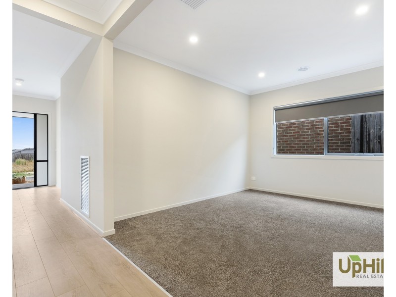 15 Bowfell Street, Officer VIC 3809