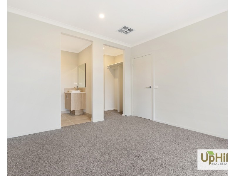 15 Bowfell Street, Officer VIC 3809