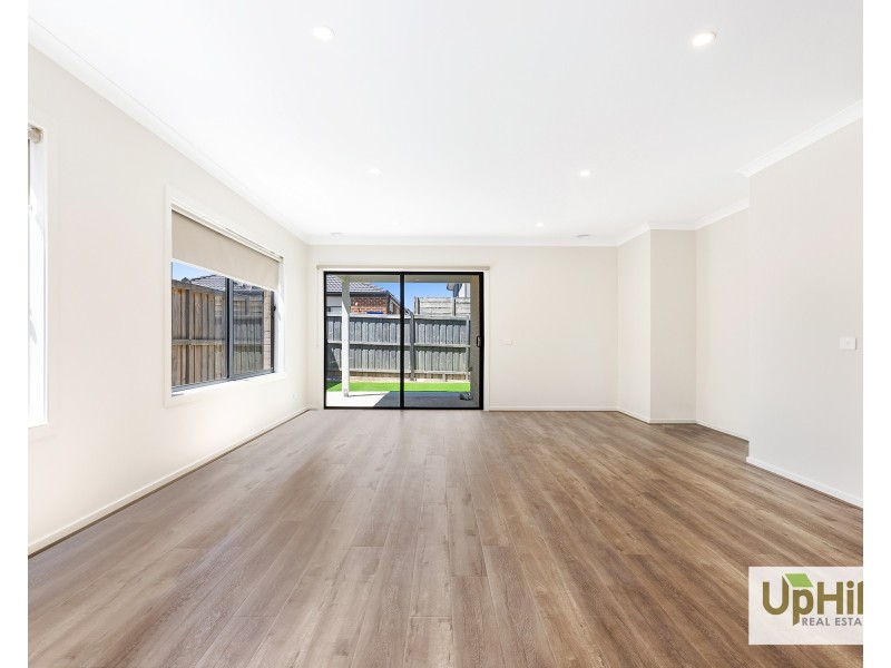 31 Vielo Circuit, Clyde North VIC 3978