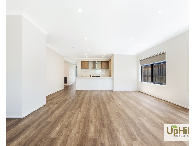 31 Vielo Circuit, Clyde North VIC 3978