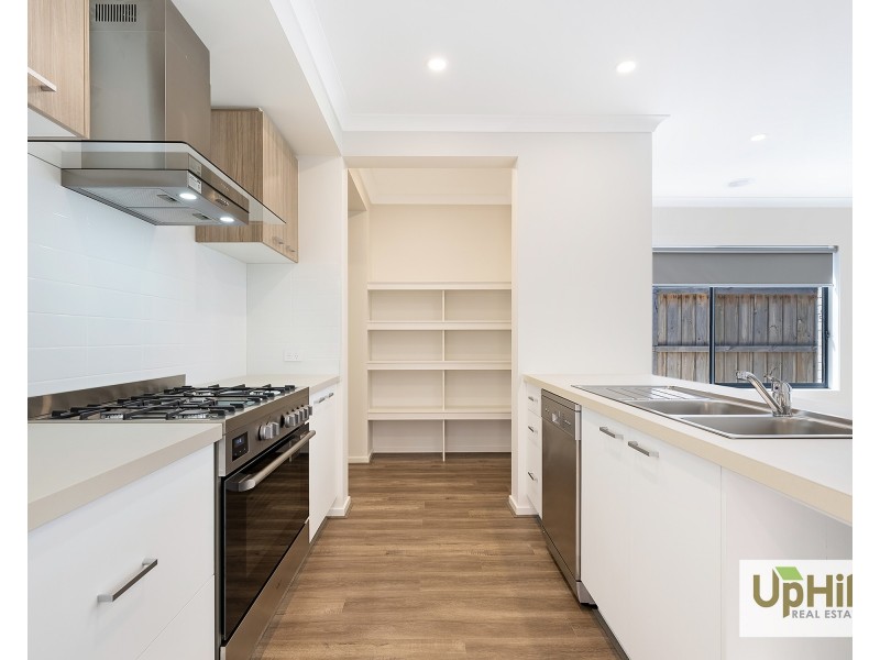31 Vielo Circuit, Clyde North VIC 3978