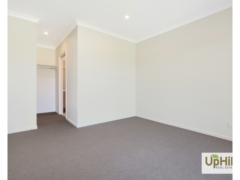 31 Vielo Circuit, Clyde North VIC 3978