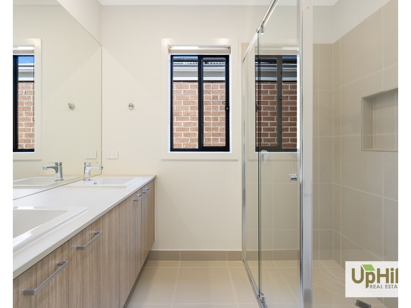31 Vielo Circuit, Clyde North VIC 3978