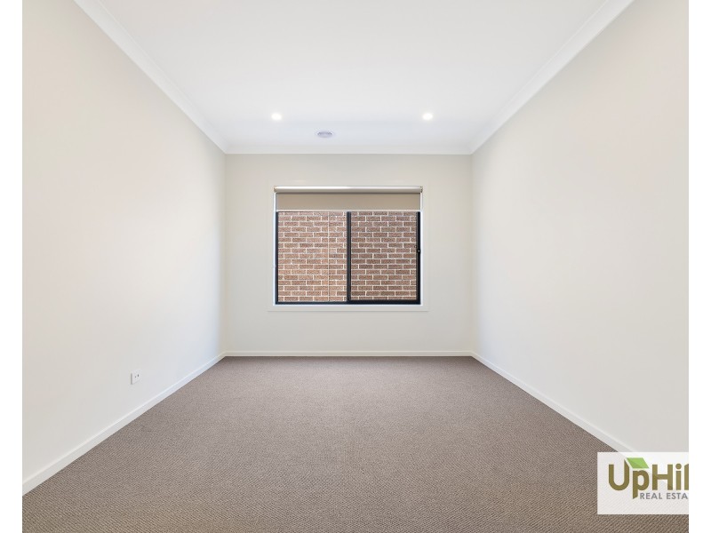 31 Vielo Circuit, Clyde North VIC 3978