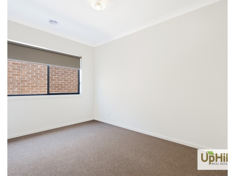 31 Vielo Circuit, Clyde North VIC 3978