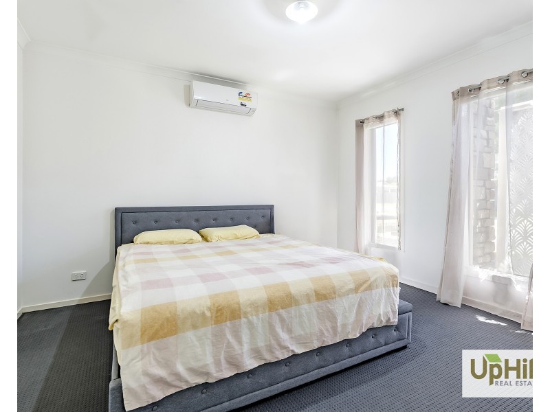 6 Carlyle Crescent, Clyde North VIC 3978