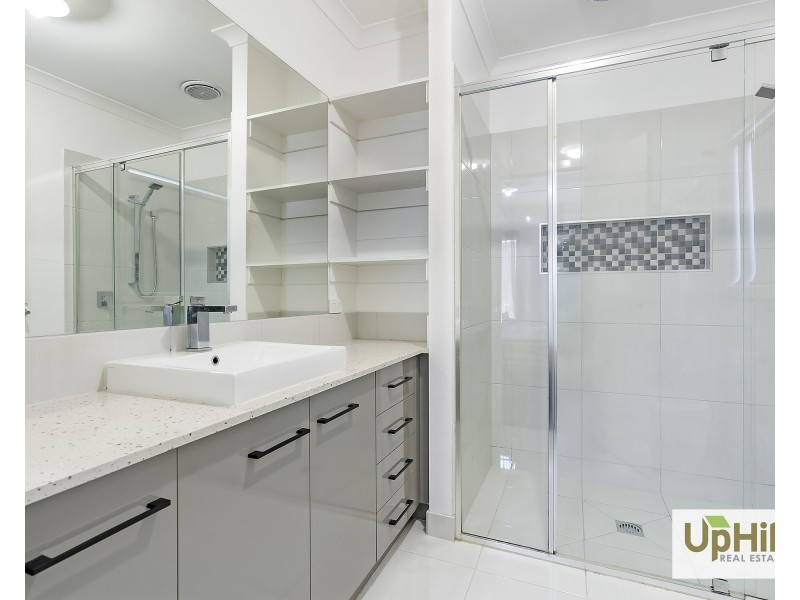 6 Carlyle Crescent, Clyde North VIC 3978