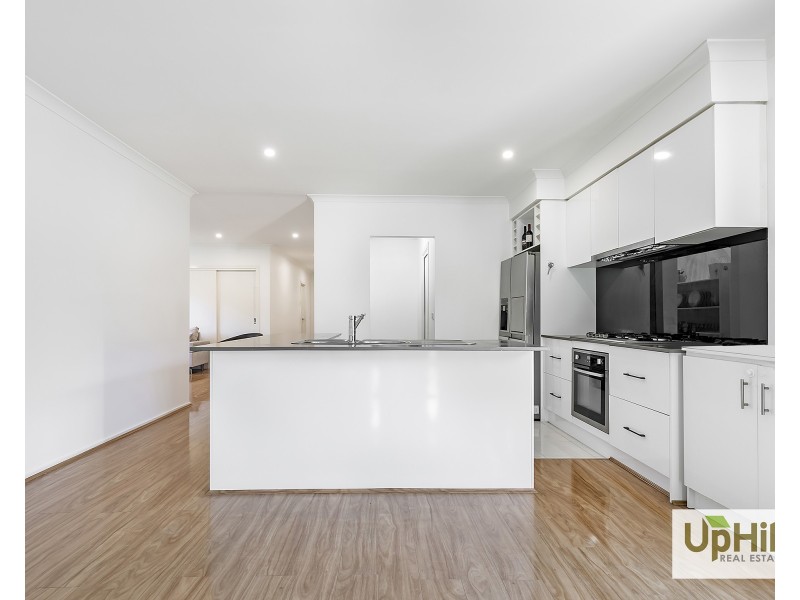 6 Carlyle Crescent, Clyde North VIC 3978