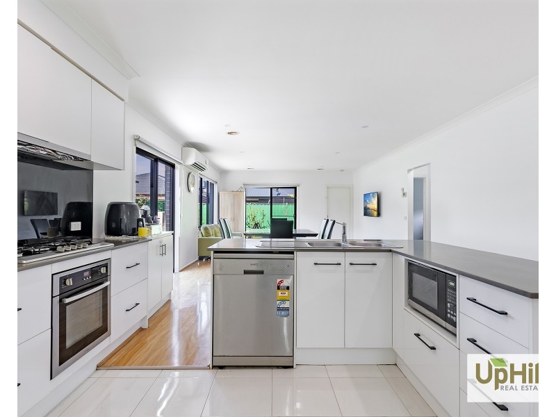 6 Carlyle Crescent, Clyde North VIC 3978