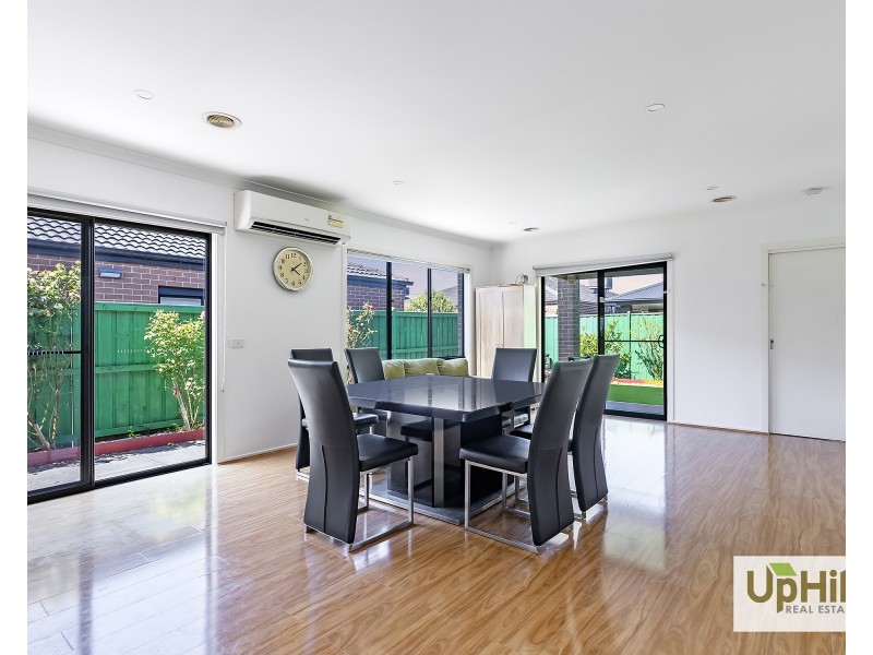 6 Carlyle Crescent, Clyde North VIC 3978